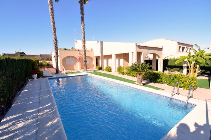 Image No.1-5 Bed Villa for sale