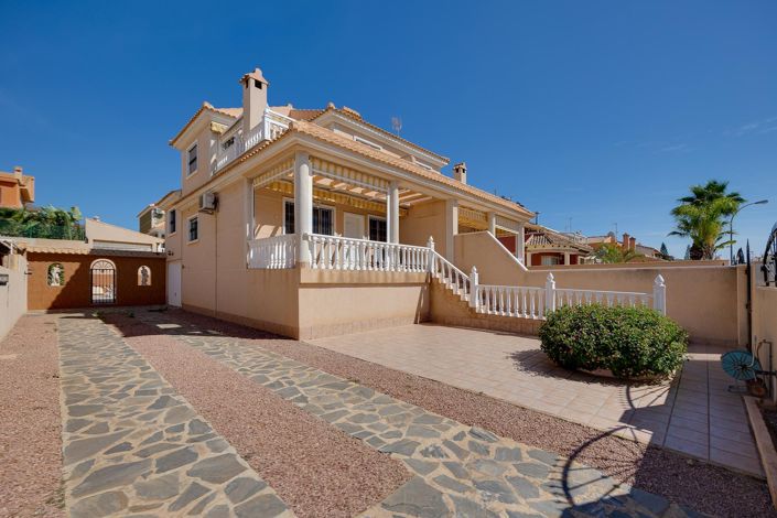 Image No.1-4 Bed Villa for sale