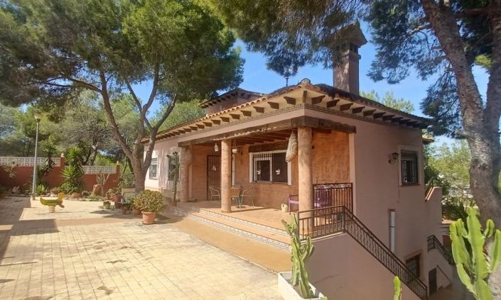 Image No.1-6 Bed Villa for sale