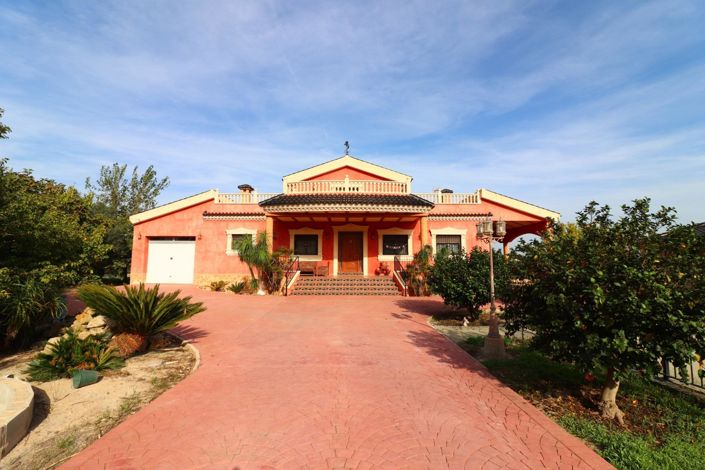 Image No.1-4 Bed Villa for sale