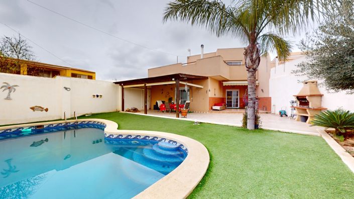 Image No.1-3 Bed Villa for sale