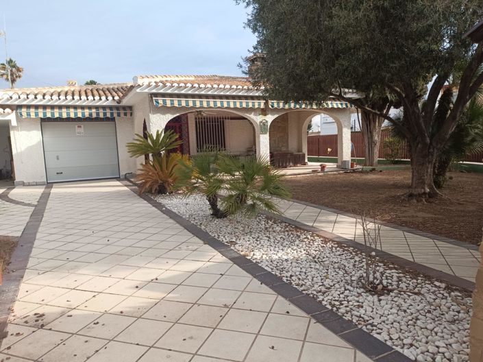 Image No.1-4 Bed Villa for sale