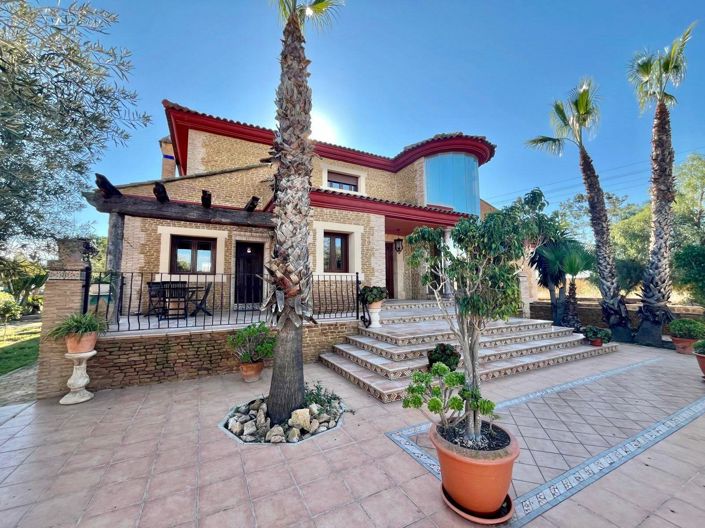 Image No.1-4 Bed Villa for sale