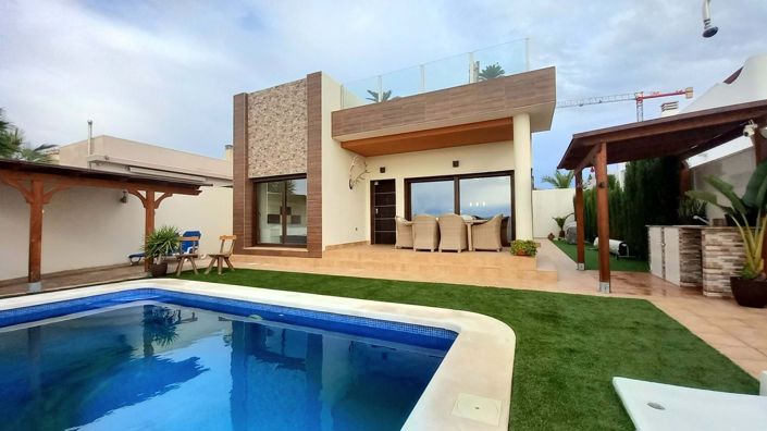 Image No.1-4 Bed Villa for sale