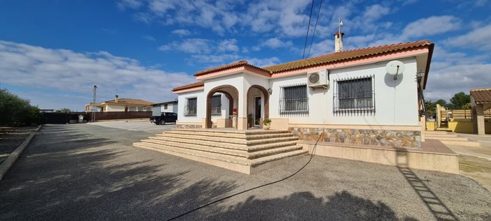 Image No.1-3 Bed Villa for sale