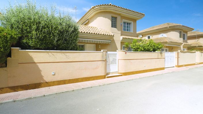 Image No.1-3 Bed Villa for sale