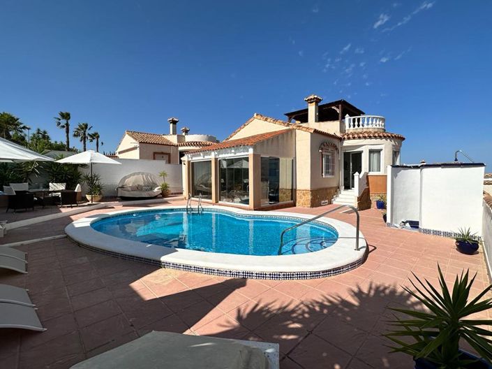 Image No.1-4 Bed Villa for sale