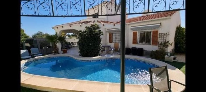 Image No.1-4 Bed Villa for sale