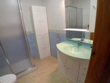 propertyimage1orokpqeeh20250228042301