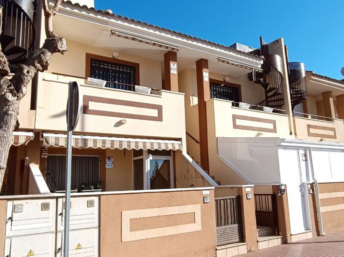 Image No.1-4 Bed Villa for sale