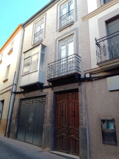 Image No.1-6 Bed Townhouse for sale