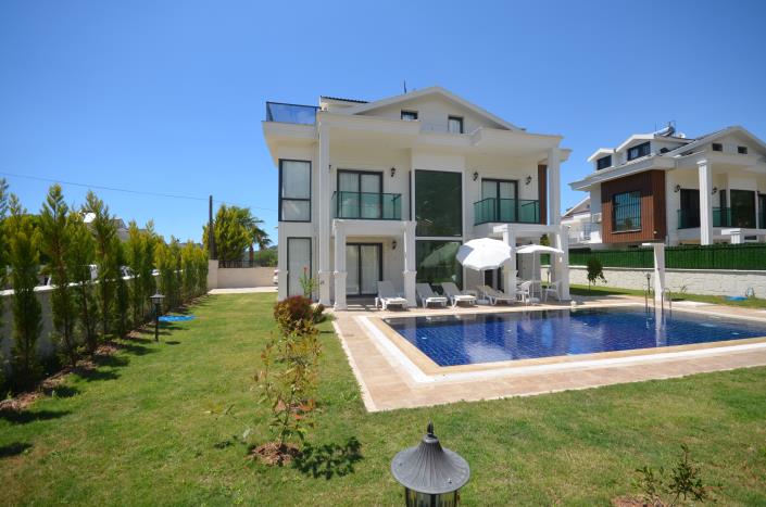 Image No.1-4 Bed Villa / Detached for sale