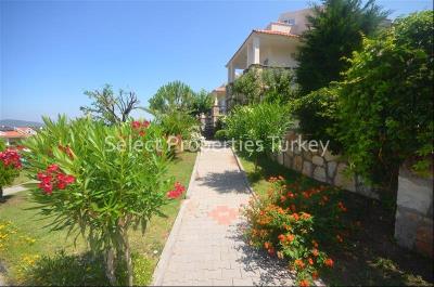 3--well-kept-gardens-path-to-pool