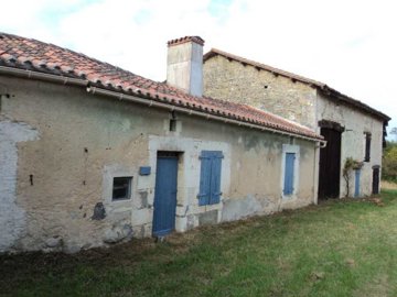 1 - Aignes-et-Puypéroux, Property