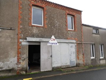 1 - Le Fief-Sauvin, Property