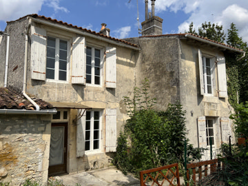 1 - Saint-Jean-d'Angély, Townhouse