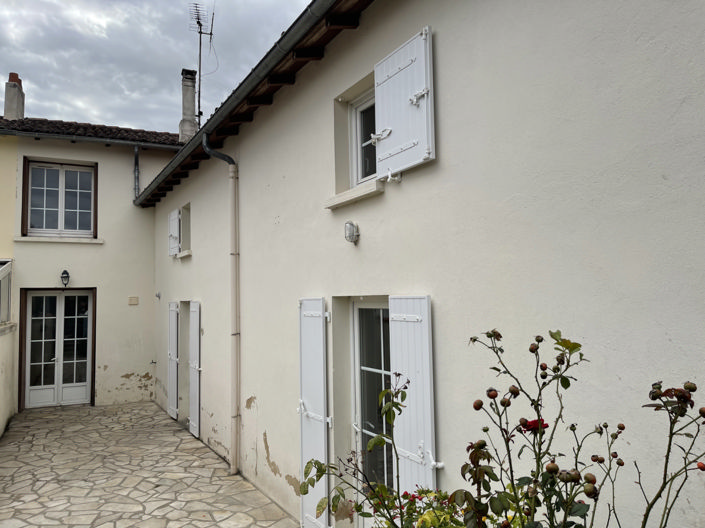 Image No.1-Maison de ville de 6 chambres à vendre à Saint-Jean-d'Angély