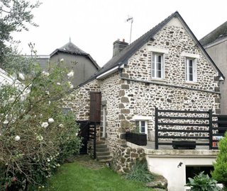 1 - Ambrières-les-Vallées, Maison