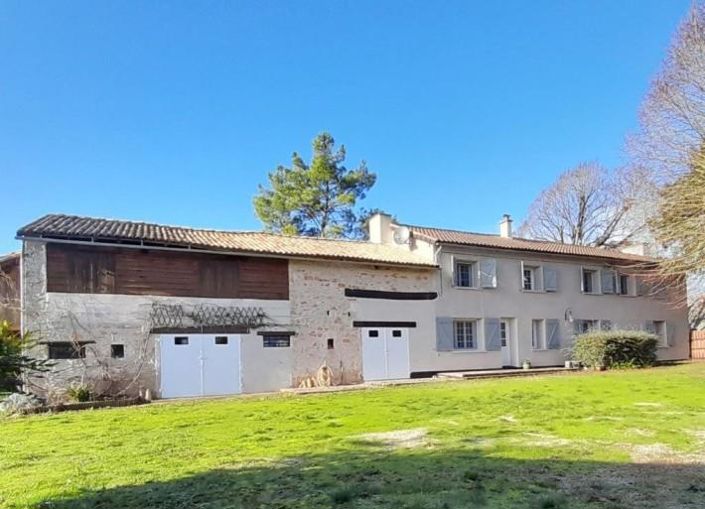 Image No.1-Maison de campagne de 4 chambres à vendre à Blanzay