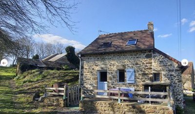 1 - Saint-Léonard-des-Bois, Maison de campagne