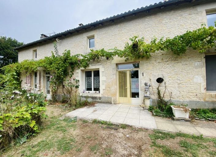 Image No.1-Ferme de 2 chambres à vendre à Blanzay