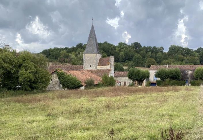 Image No.1-Terre à vendre à Nanteuil-en-Vallée