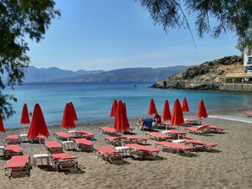 Nearby beach (Kitroplatia)