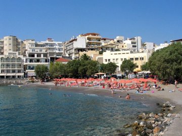 Nearby beach (Kitroplatia)