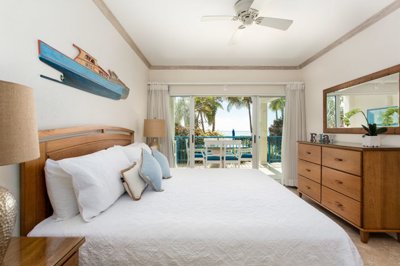 maxwellbeachvillano102-mbv-102-main-bedroom-s