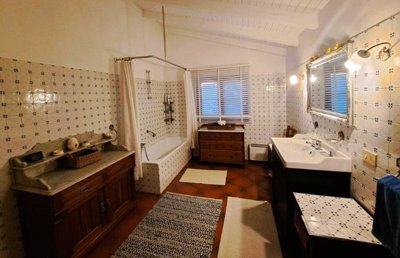 29-bathroom-west-facing-c-12m2