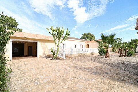 Image No.1-3 Bed Villa for sale