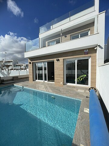 Image No.1-4 Bed Villa for sale