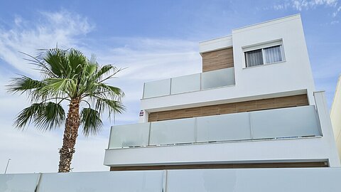 Image No.1-4 Bed Villa for sale