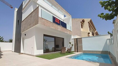 Image No.1-3 Bed Villa for sale