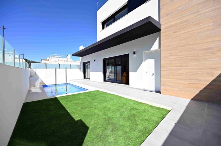 Image No.1-2 Bed Villa for sale