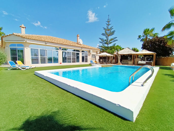 Image No.1-6 Bed Villa for sale