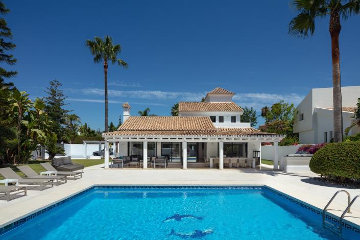 Image No.1-4 Bed Villa / Detached for sale