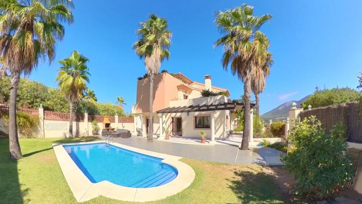 Image No.1-5 Bed Villa / Detached for sale