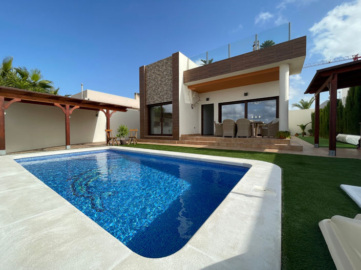 Image No.1-4 Bed Villa for sale