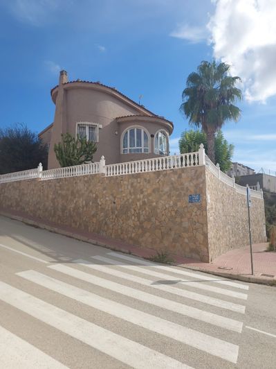 Image No.1-4 Bed Villa for sale