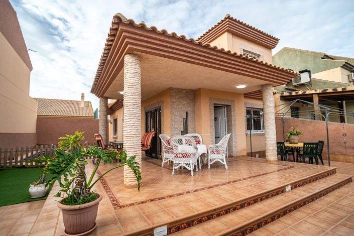 Image No.1-4 Bed Villa for sale