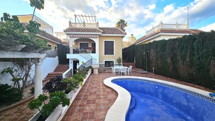 Image No.1-4 Bed Villa for sale