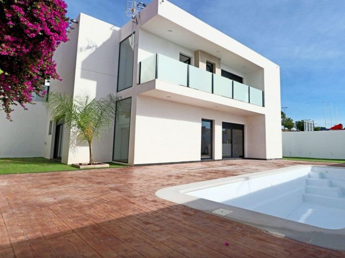 Image No.1-3 Bed Villa for sale