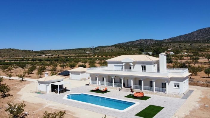 Image No.1-6 Bed Villa for sale