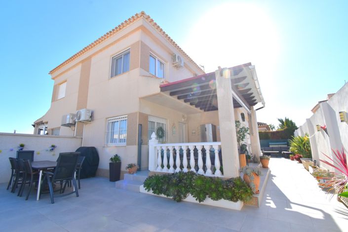 Image No.1-3 Bed Villa for sale