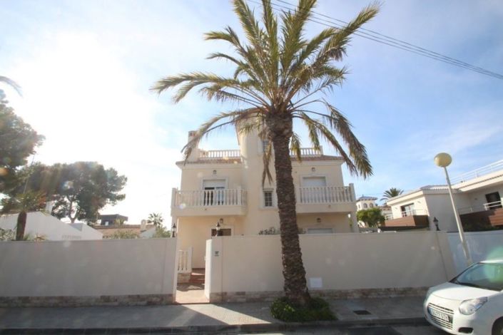 Image No.1-4 Bed Villa for sale