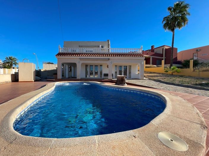 Image No.1-4 Bed Villa for sale