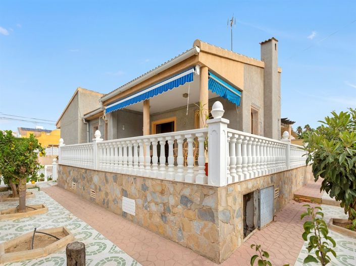 Image No.1-4 Bed Villa for sale