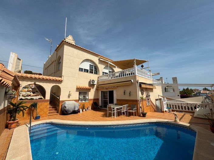 Image No.1-5 Bed Villa for sale