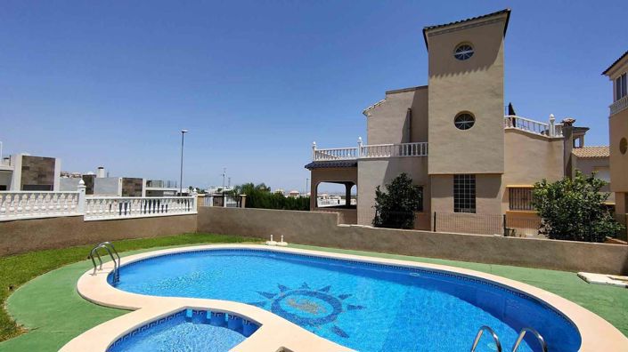 Image No.1-4 Bed Villa for sale